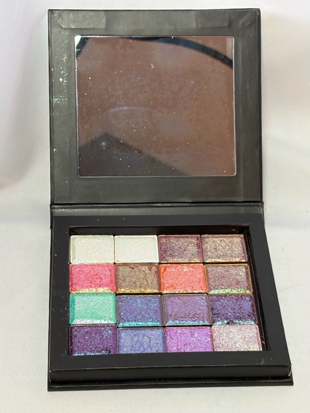 New CLIONADH COSMETICS Eyeshadow Palette -16 Multichrome Shades